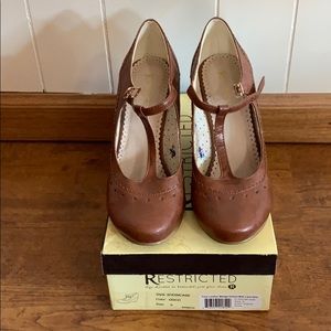 Restricted Faux Leather Wedge Oxford w/ Lace Deta